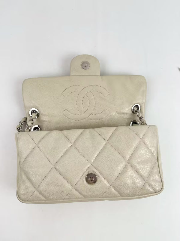 CHANEL Classic Single Flap Bag Quilted Caviar Medium