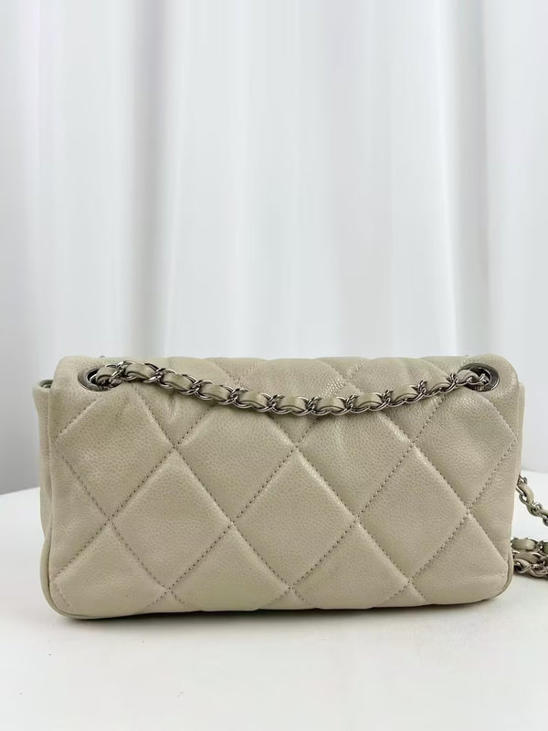 CHANEL Classic Single Flap Bag Quilted Caviar Medium