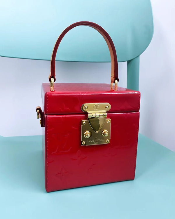 LOUIS VUITTON RED shoulder bag