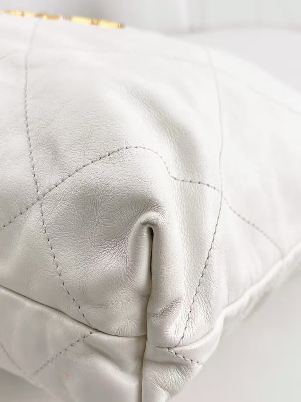CHANEL 22 Chain Hobo Quilted Calfskin Medium