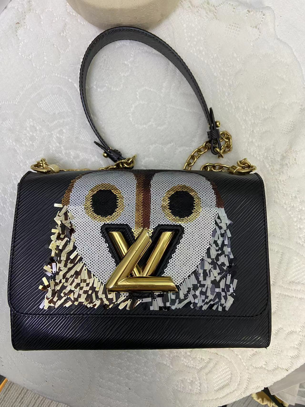 LOUIS VUITTON owl twist handbag