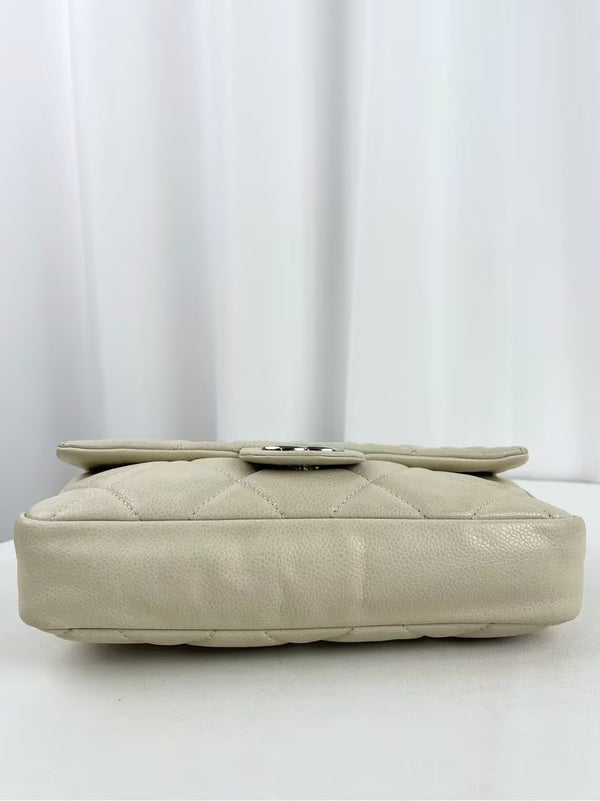CHANEL Classic Single Flap Bag Quilted Caviar Medium