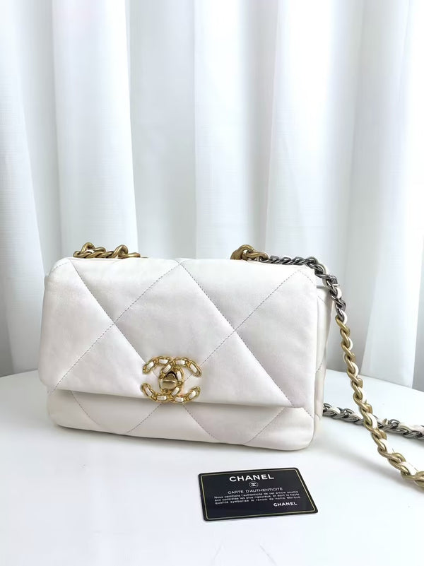CHANEL 19 Flap Bag Quilted Leather Medium