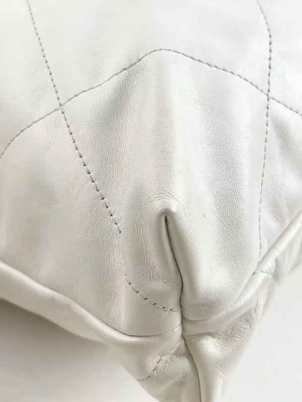 CHANEL 22 Chain Hobo Quilted Calfskin Medium