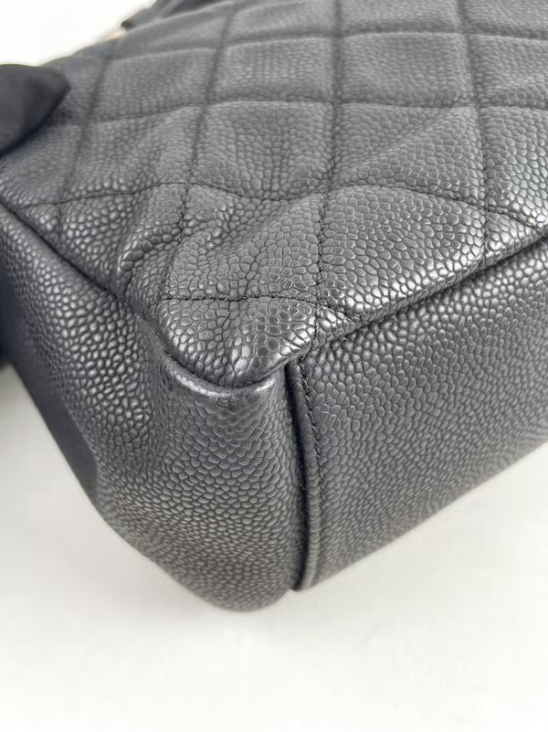CHANEL Classic Single Flap Quilted Caviar Medium